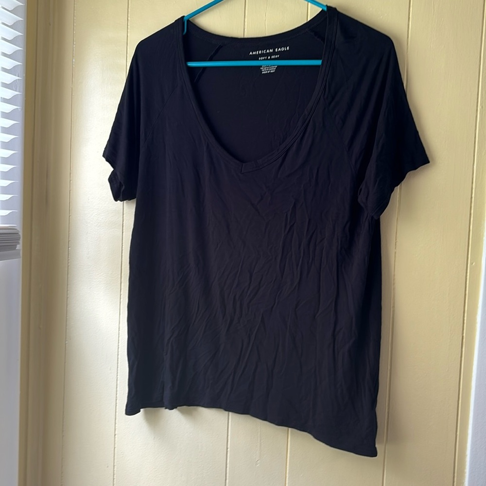 American eagle black v neck